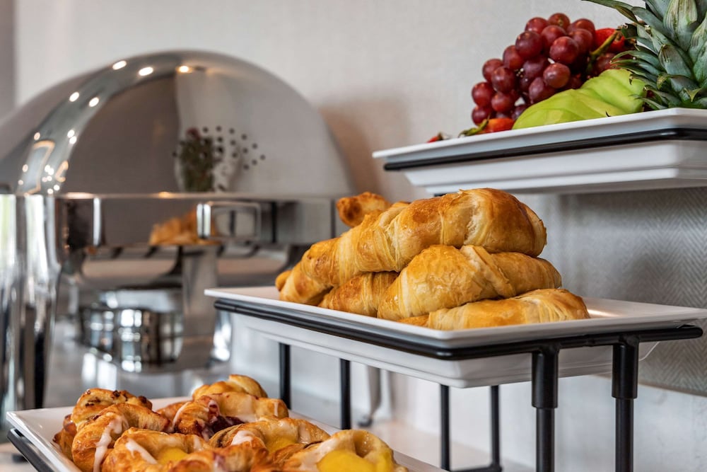 Фото Cambria Hotel Columbia Downtown The Vista