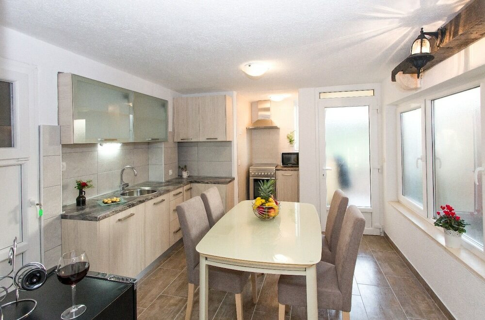 Фото Suzi - 10 m From sea - A1-meri 1