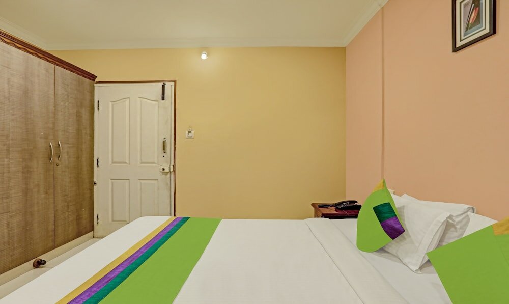 Фото Treebo White Wings