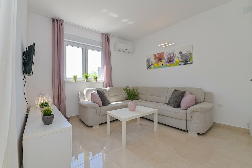 Фото Sunny apartment with a Private Pool