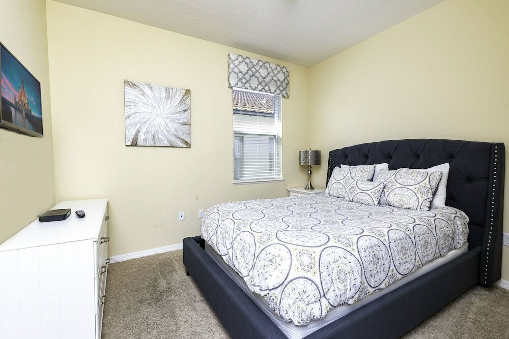 Фото Newly Remodeled 1 story - 5 Bed 5 Bath with Pvt Pool SPA And Game Room