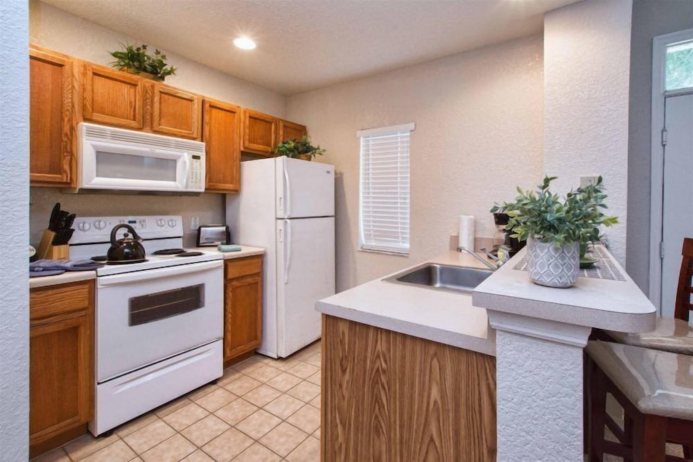 Фото Great location 4Bed 3bth Townhouse with kids themed room