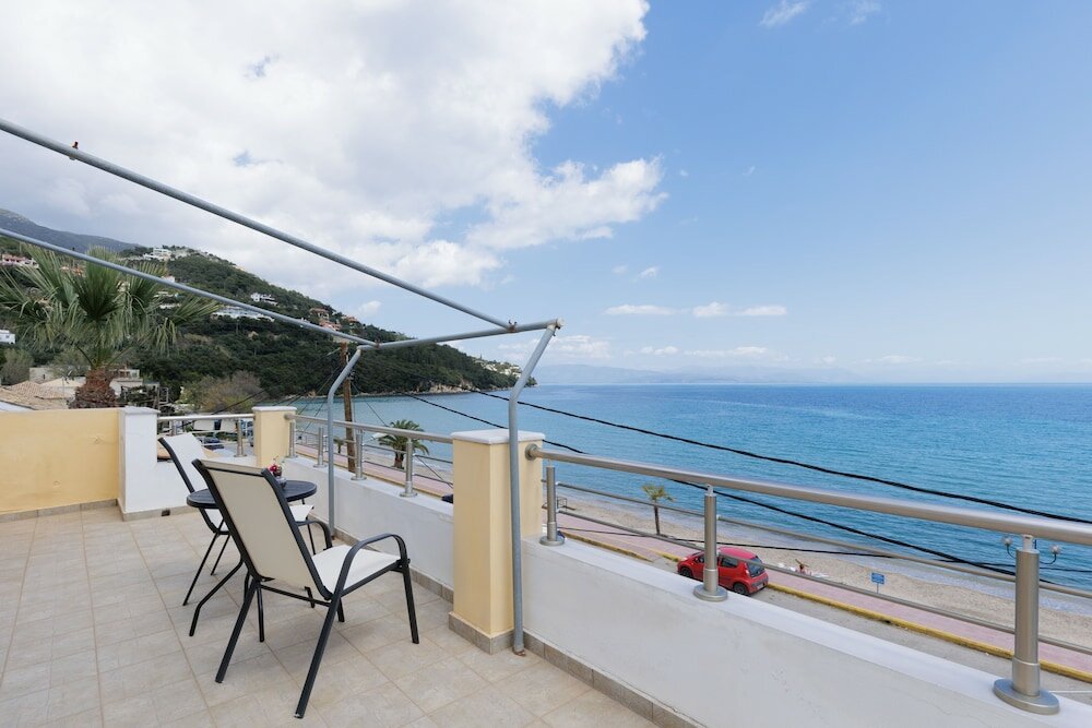 Фото The Island Life Apartments by Konnect, Ipsos Beach