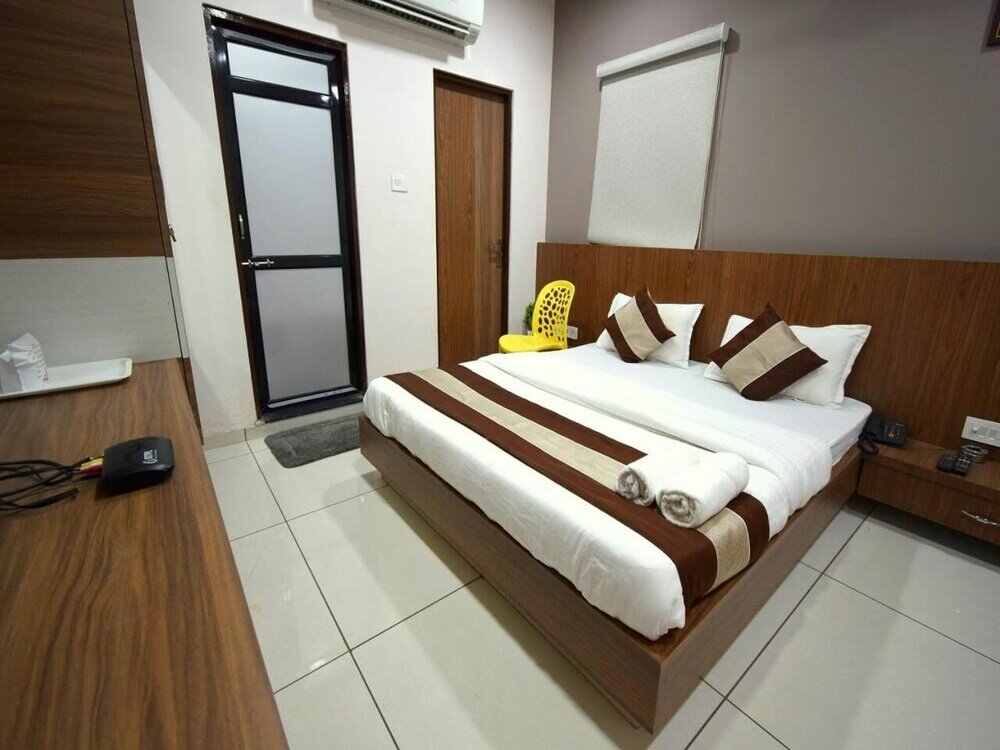 Фото Отель Embassy