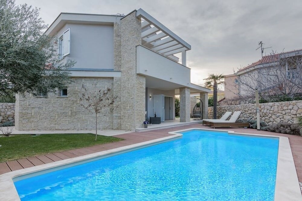 Фото Luxury Villa White Rose with the Pool