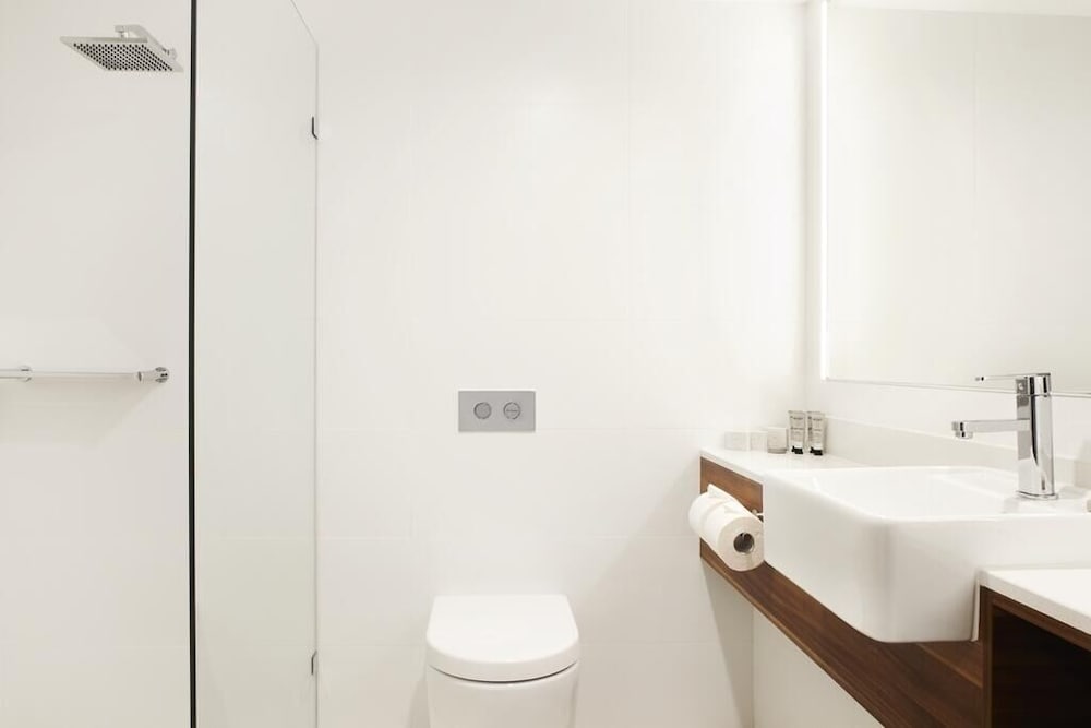 Фото The Gem Hotel