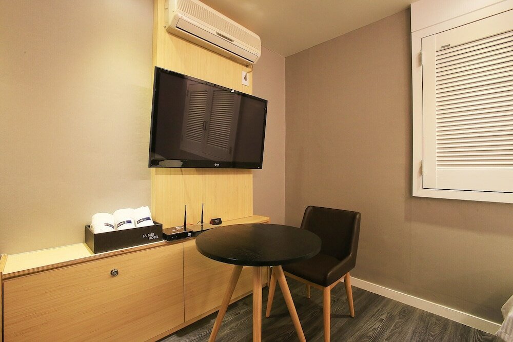 Фото Suwon City Hall Station Rose