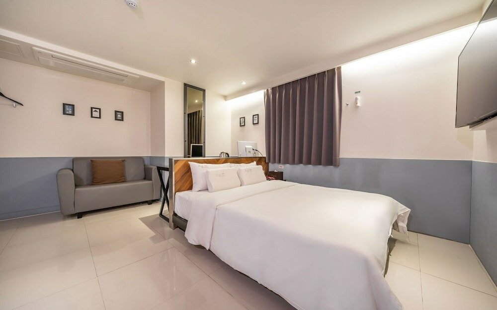 Фото Suwon City Hall Stn Soseol Smith Hotel