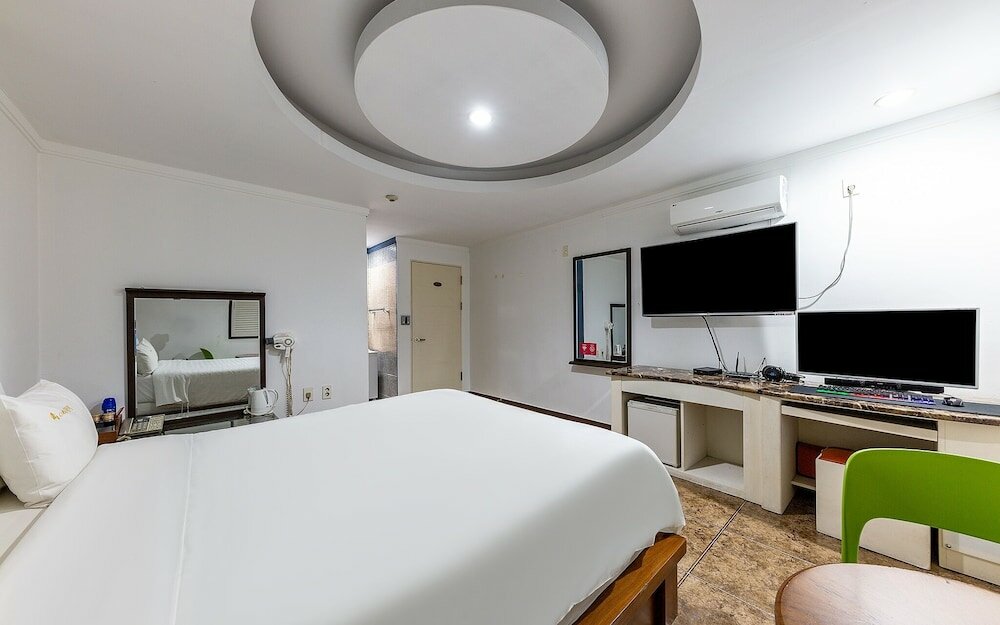 Фото Daejeon Yongjeon Savoy