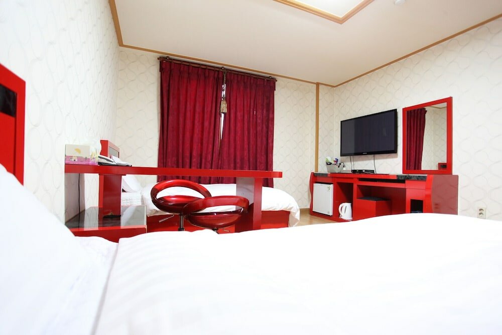 Фото Jeju Happy Hotel