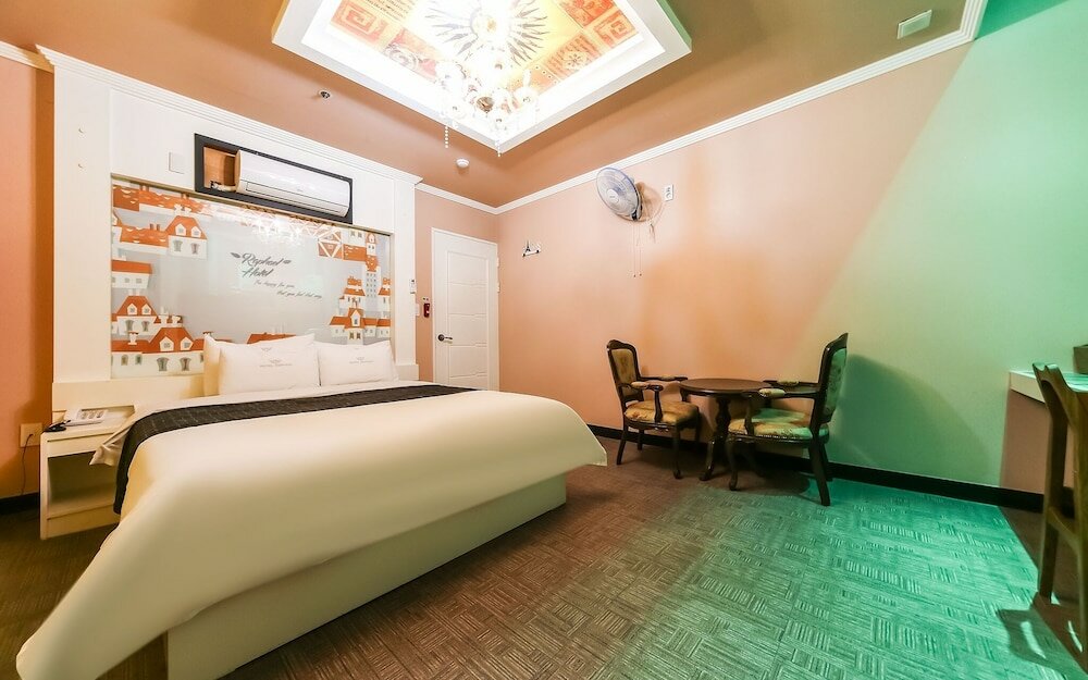 Фото Changwon Sangnam-dong Raphael