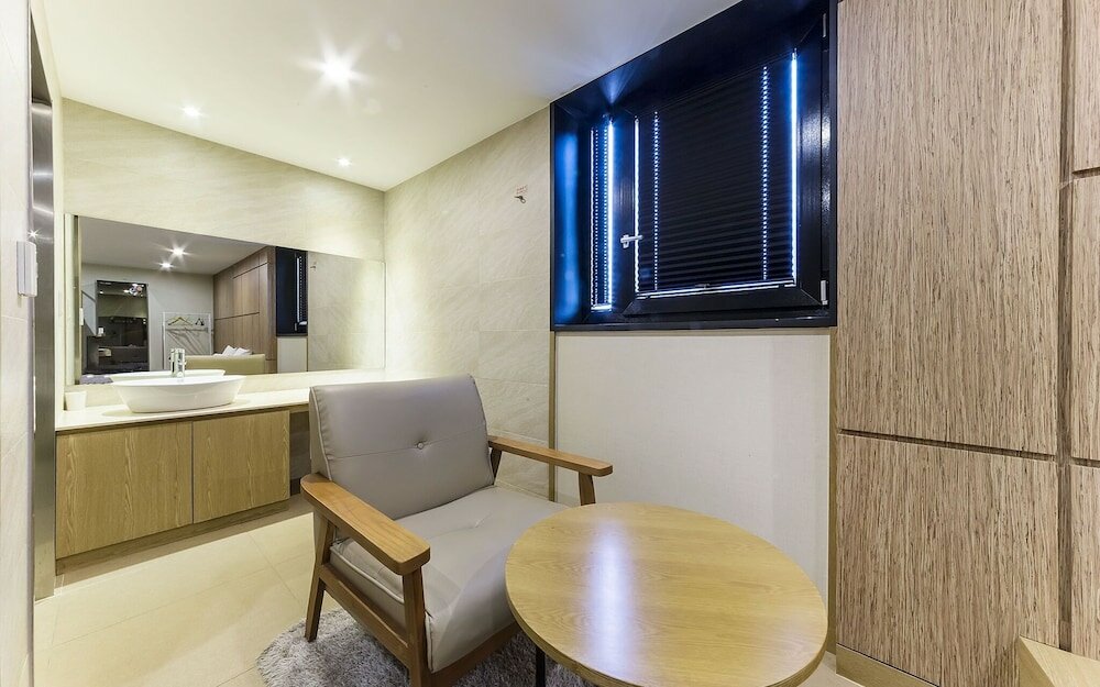 Фото Suwon City Hall Station Tumi