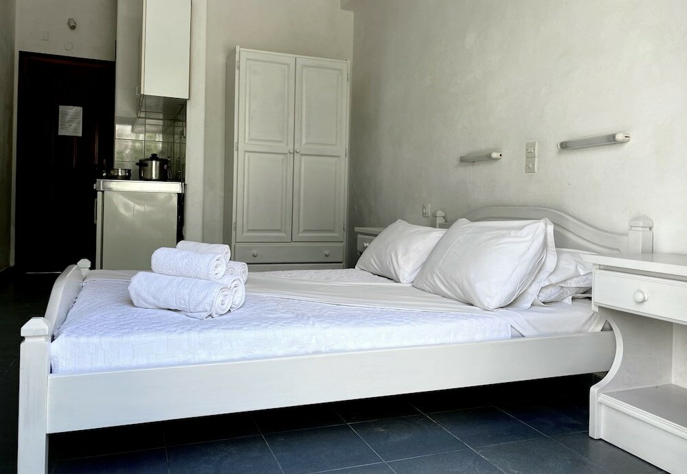 Фото Helliniko Studios - Adults Only