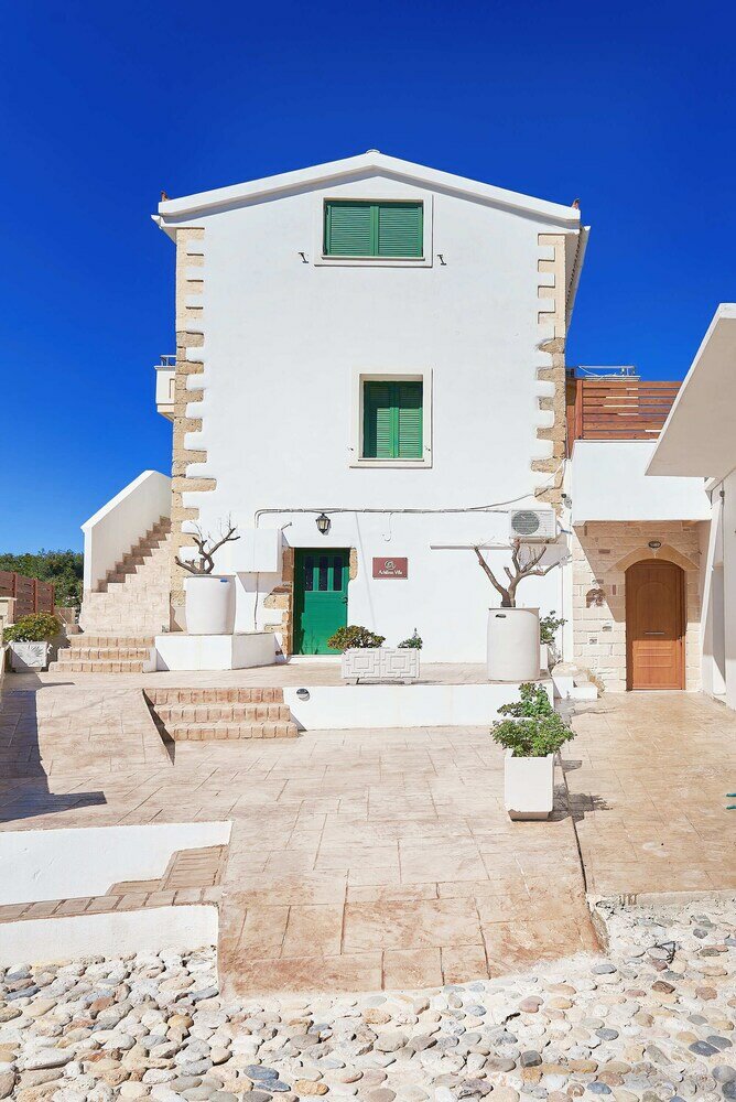 Фото Achilleas Apartments