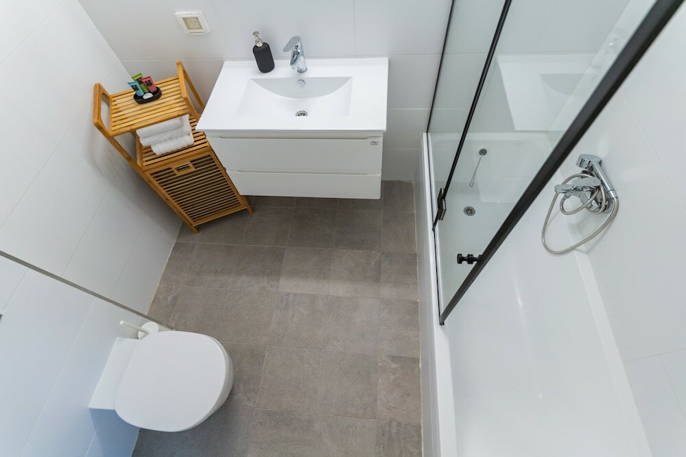 Фото Bright Sunny Holiday Home with Sea Views