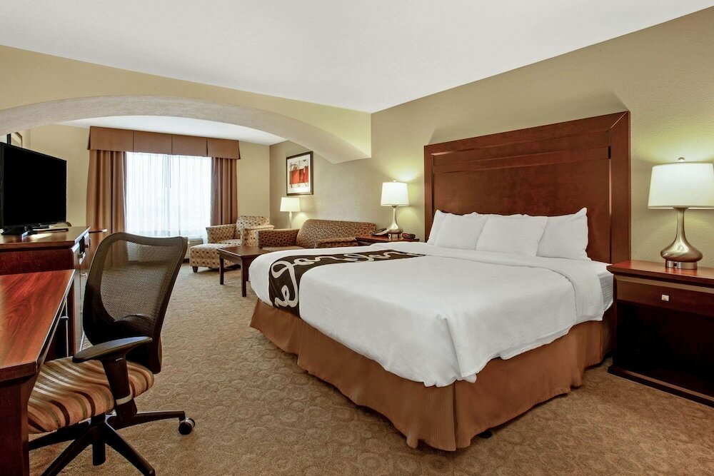 Фото La Quinta Inn & Suites by Wyndham Bismarck