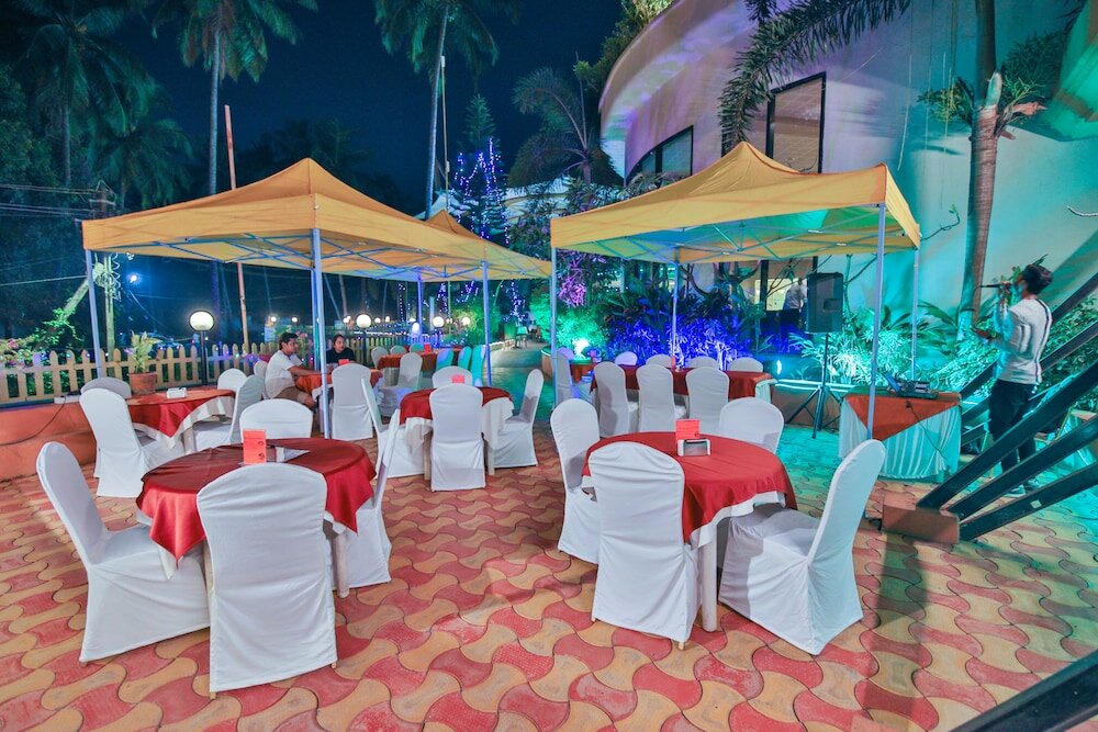 Фото Neelams The Glitz