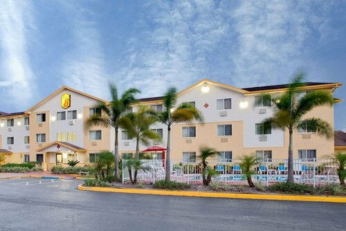 Гостиница Super 8 by Wyndham Clearwater/St. Petersburg Airport в Клируотере