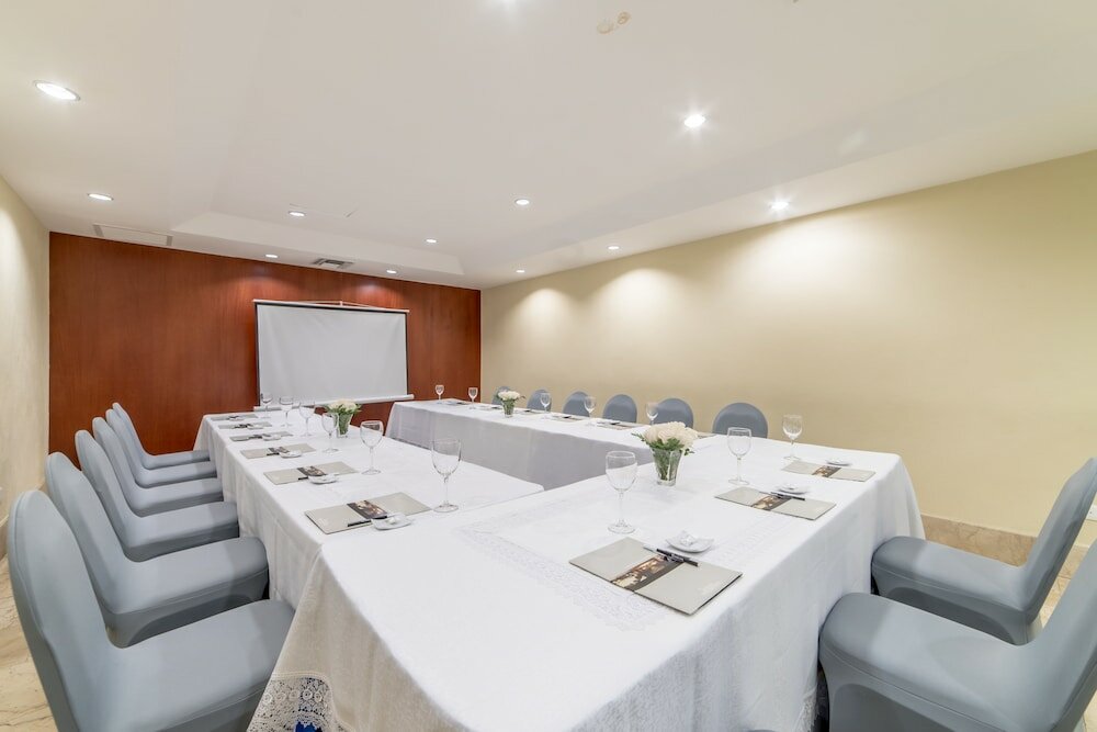 Фото Hodelpa Gran Almirante Hotel & Casino