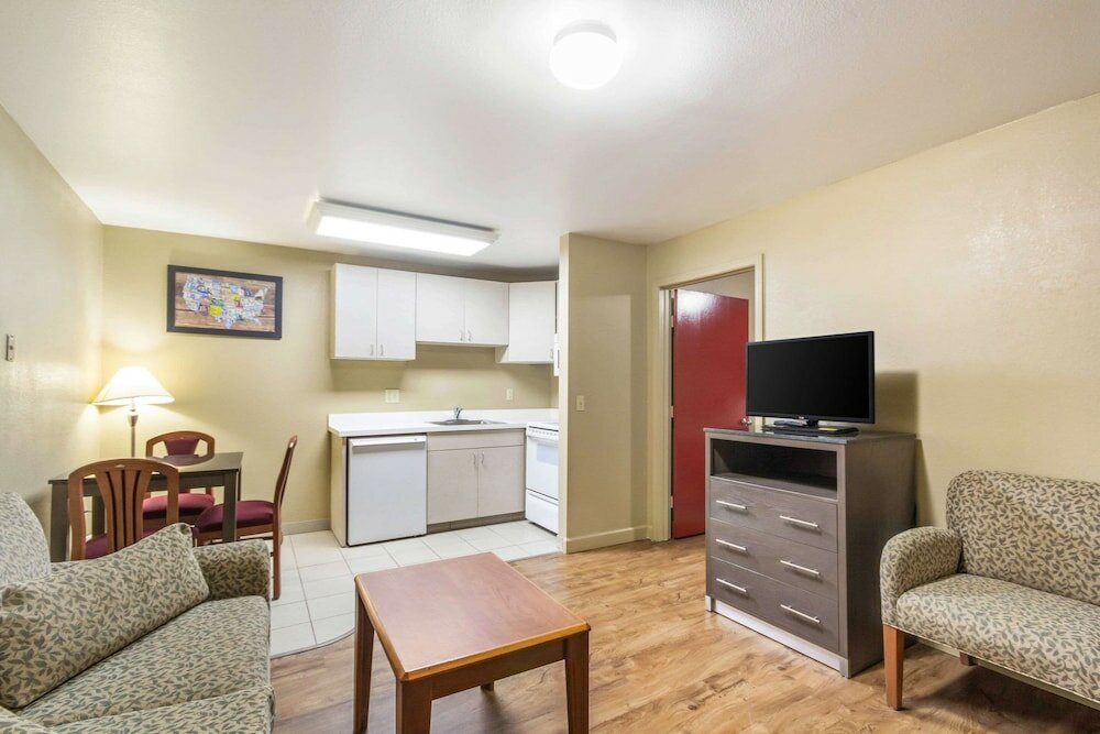 Фото Econolodge Inn & Suites