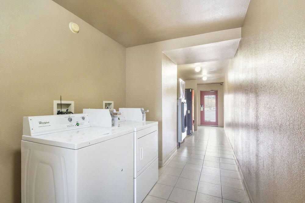 Фото Econolodge Inn & Suites