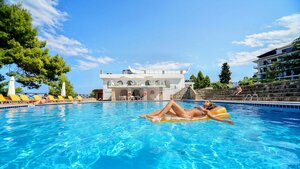 Гостиница Alexander The Great Beach Hotel