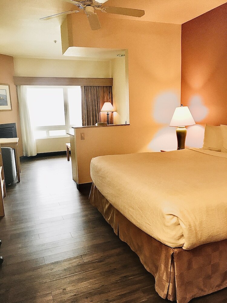 Фото Best Western Lighthouse Suites Inn