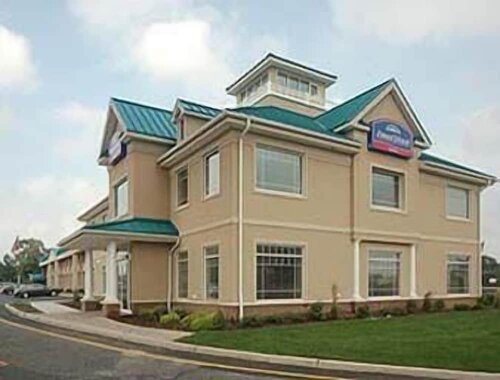 Гостиница Howard Johnson Hotel by Wyndham Toms River