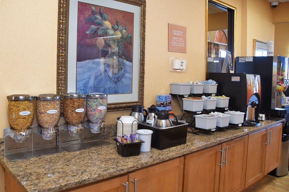 Фото Best Western Orlando East Inn & Suites