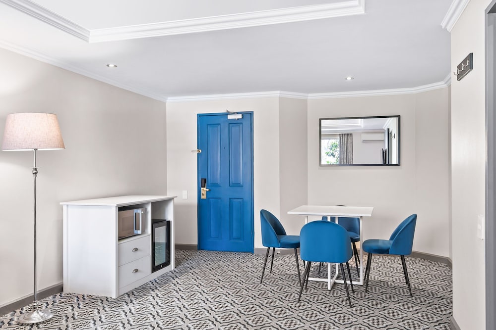 Фото Protea Hotel by Marriott Johannesburg Balalaika Sandton