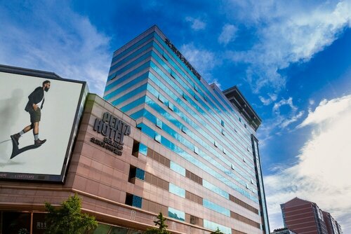 Beijing New World Centre Tongpai Hotel
