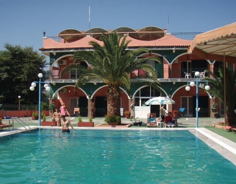 Фото отеля 1