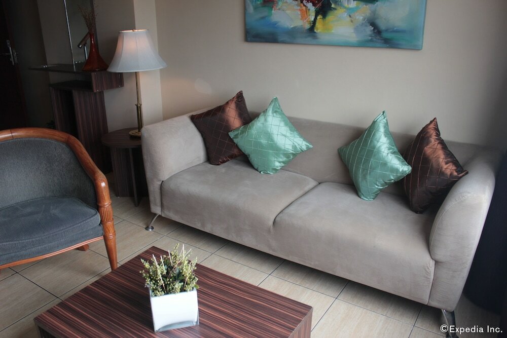 Фото Shaw Residenza Suites