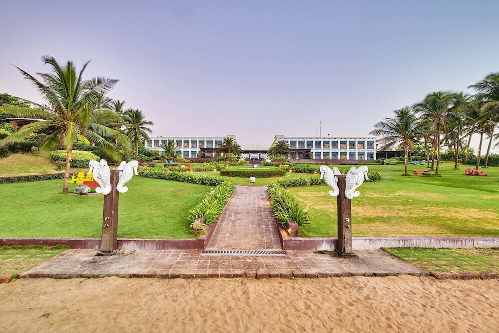 Фото Mayfair Palm Beach Resort