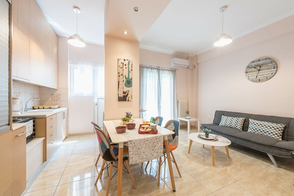 Фото Stylish Acropolis Apartment by Cloudkeys