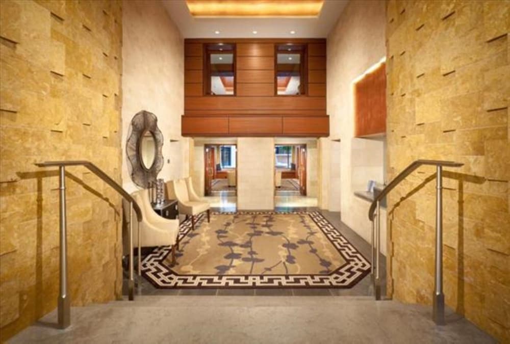 Фото Global Luxury Suites at The Convention Center