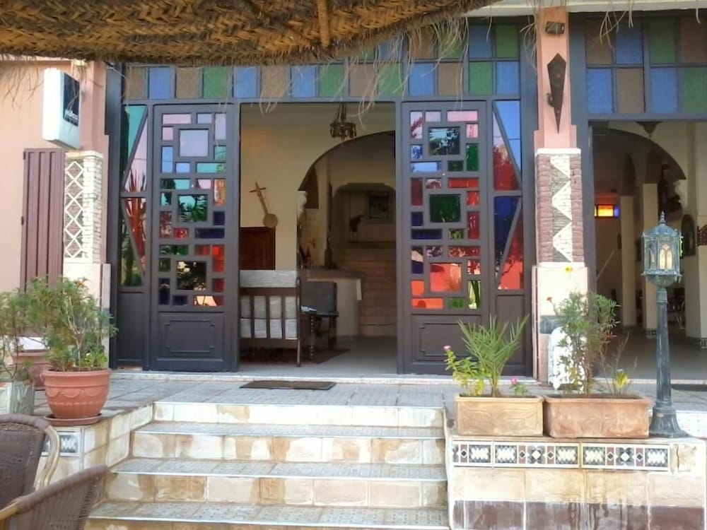 Фото Les Rochers peints hotel