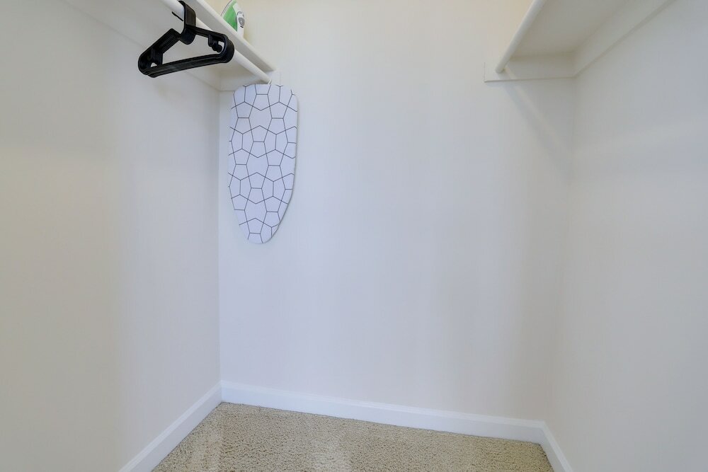 Фото Gorgeous Apt with Rooftop City View