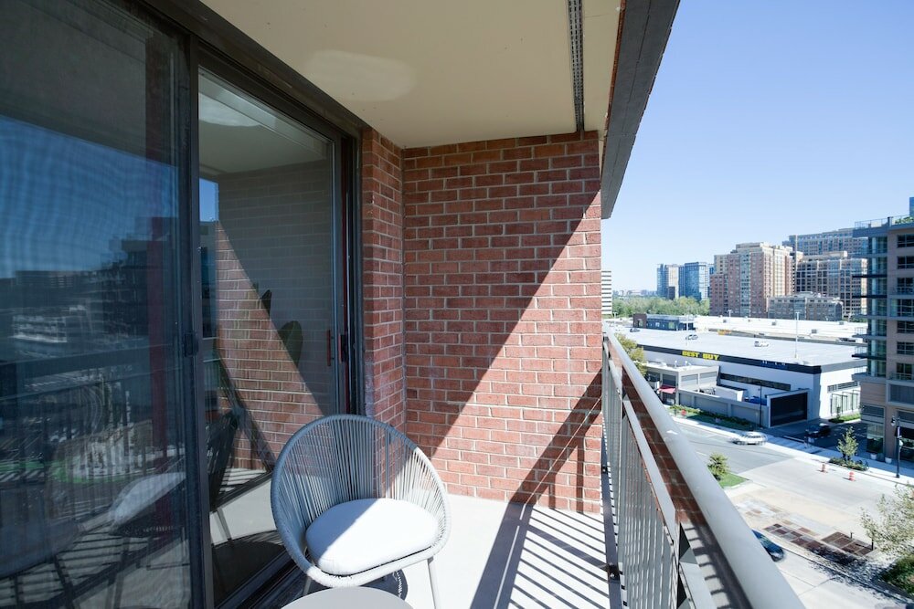 Фото Gorgeous Apt with Rooftop City View