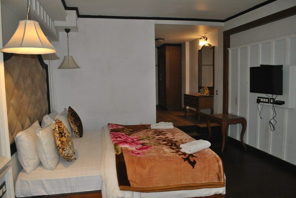 Фото Orsino Resort Mall Road