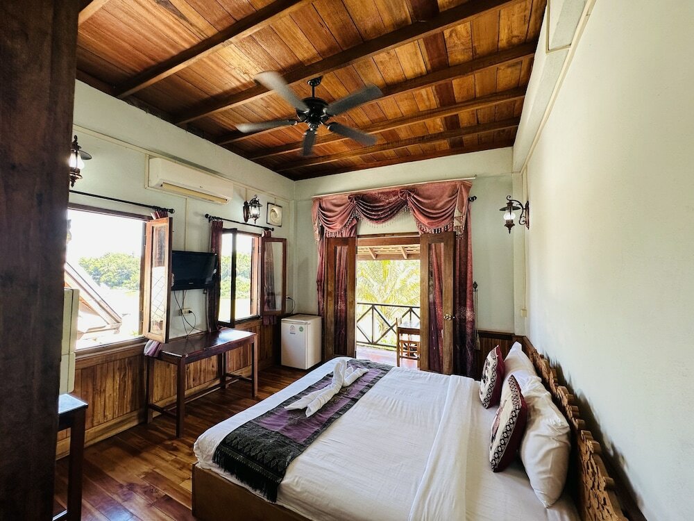 Фото Kingkham Riverside Hotel