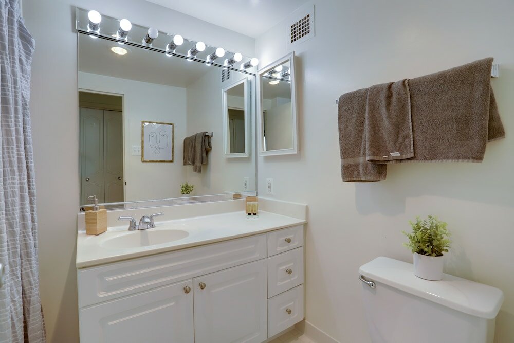 Фото Spacious Apt Crystal City With Gym