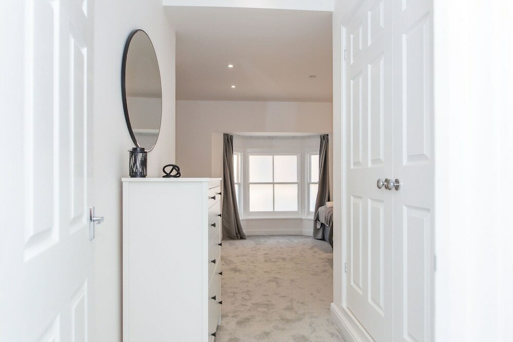 Фото Central Flats in Cardiff with Parking