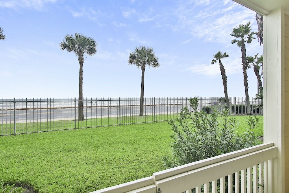 Фото The Dawn Oceanfront Bliss