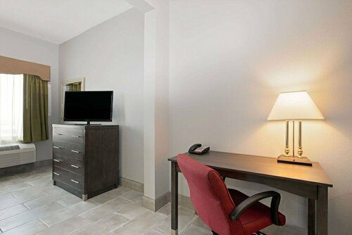 Гостиница La Quinta Inn & Suites by Wyndham Omaha Airport Downtown в Каунсил Блаффс