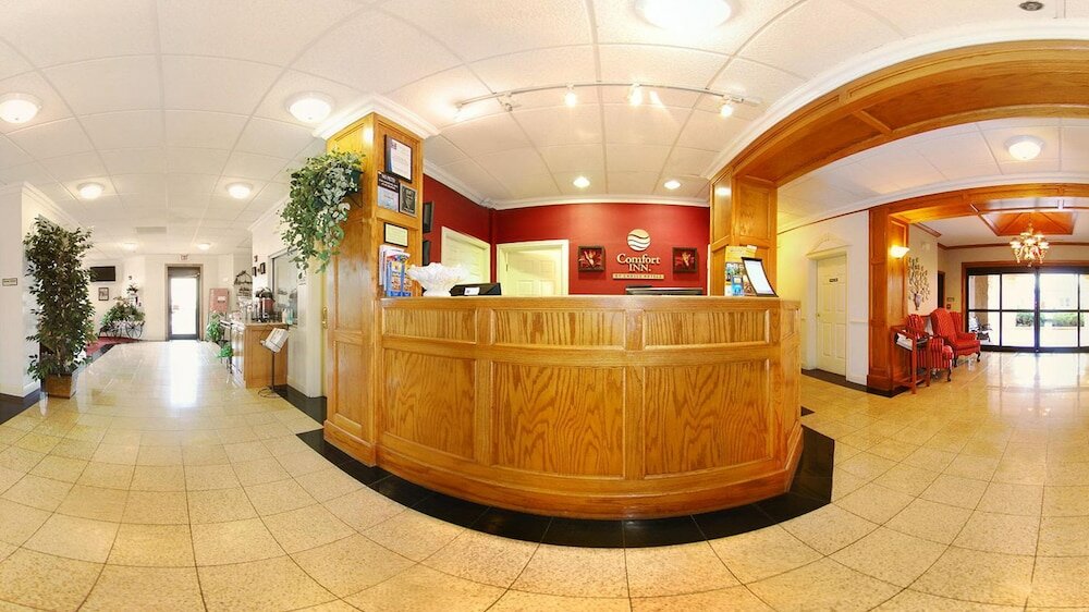 Фото Comfort Inn at Northwest Expressway