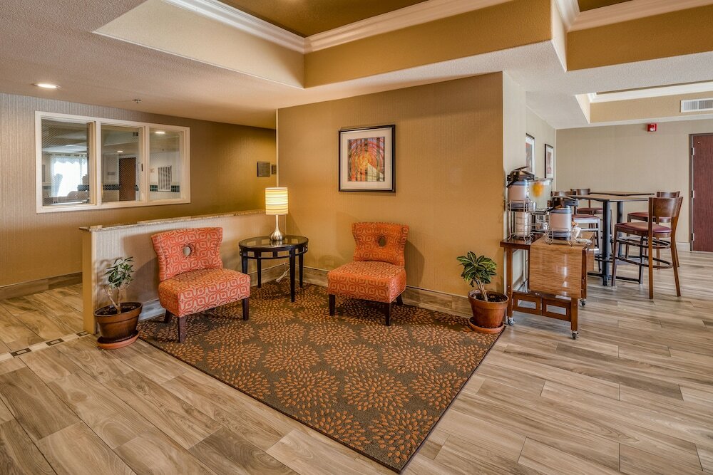 Фото Best Western Plus Airport Inn & Suites