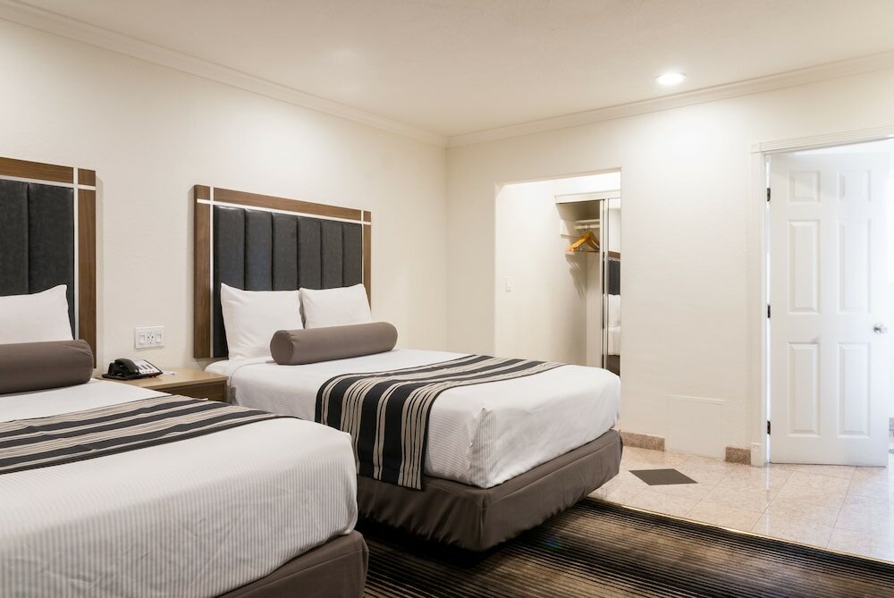 Фото Rodeway Inn & Suites Pacific Coast Highway