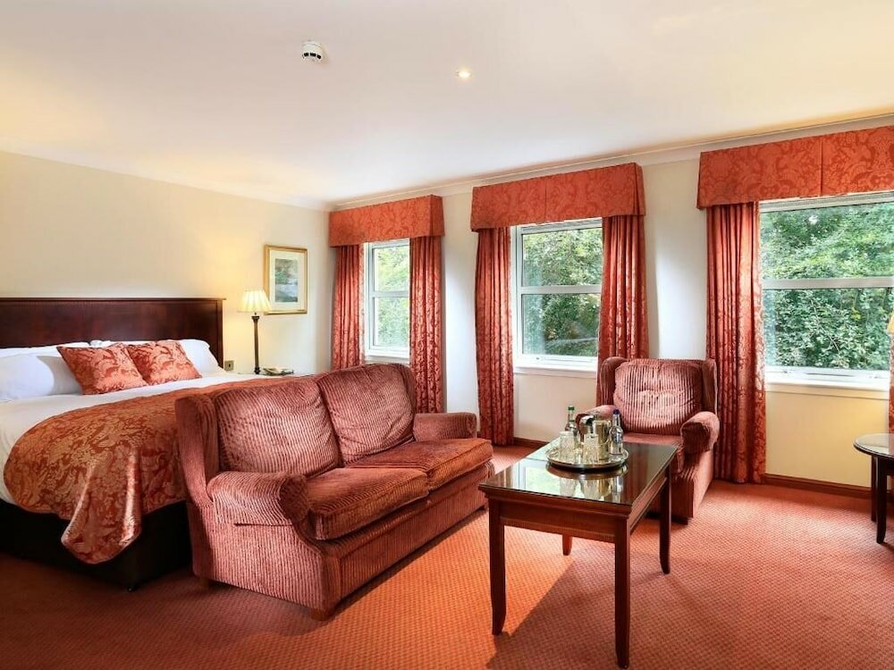 Фото Macdonald Norwood Hall Hotel