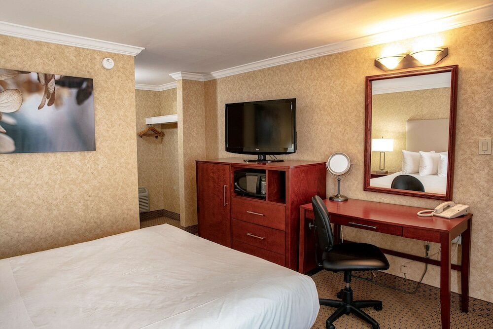 Фото Best Western Voyageur Place Hotel